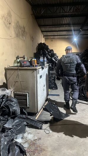 Operação resultou na prisão de 19 pessoas, na apreensão de um menor e na localização 7,9 quilos de entorpecentes, além de cinco toneladas de fios de cobre