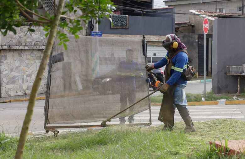 Programação contemplou capinação, varrição de ruas, limpeza de bueiros e conservação de praças nas três regiões de Suzano, entre a última segunda e esta sexta-feira (31/08 a 04/09)
