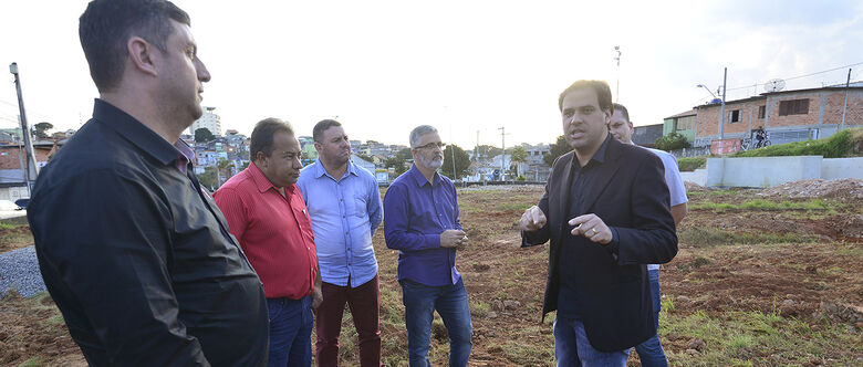 Vistoria foi realizada pelo prefeito em dois bairros de Poá