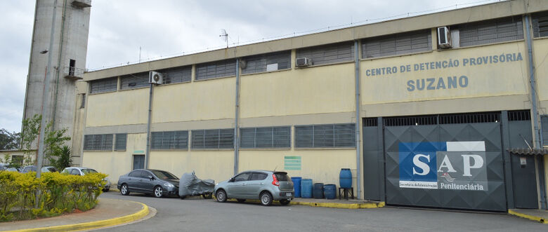Em Suzano, agentes penitenciárias desconfiaram quando detector de metal acusou objeto metálico