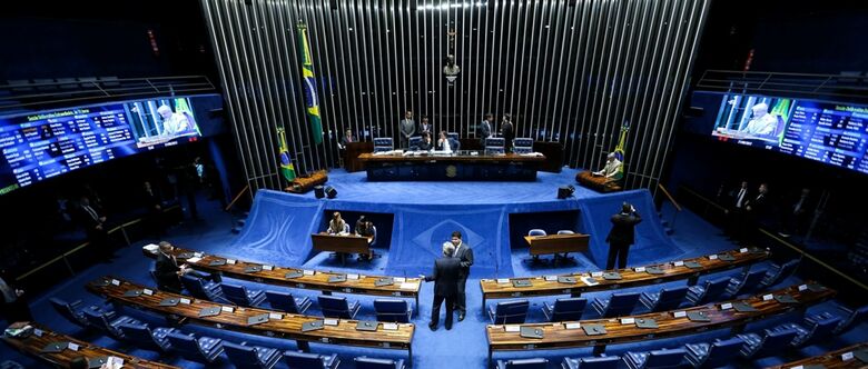 Para que a matéria seja aprovada é necessária apenas a maioria simples dos senadores no plenário