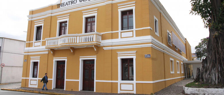 No Theatro Vasques, o público poderá conferir atrações como a apresentação, às 17 horas, no domingo, do pianista Tony Berchmans