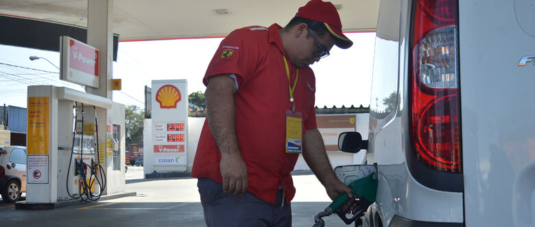 Na última quinta-feira (20), o governo anunciou o aumento do PIS e da Cofins sobre a gasolina, o diesel e o etanol
