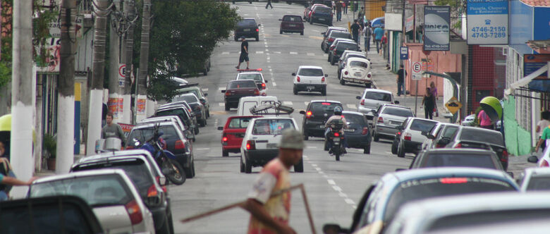 Carros com placas final 4 já podem fazer o licenciamento