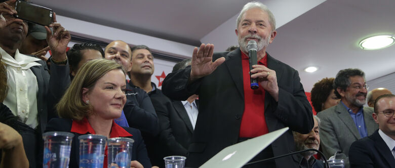 Lula disse que a decisão foi política, mas a sentença não o tirará, segundo ele, do jogo