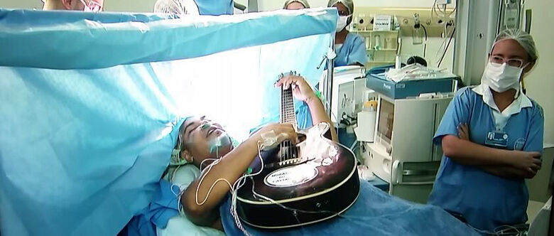 Fillipi cantou e tocou música durante cirurgia para retirar tumor do cérebro