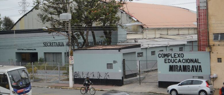 Prédio Possui aspecto deteriorado e se fundem com a paisagem abandonada da Rua Campos Salles