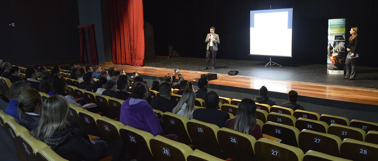 Workshop foi realizado nesta terça, no Teatro Municipal de POá