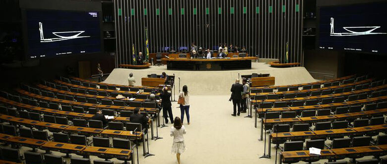 Deputados retomaram votação dos destaques da proposta de reforma política nesta manhã