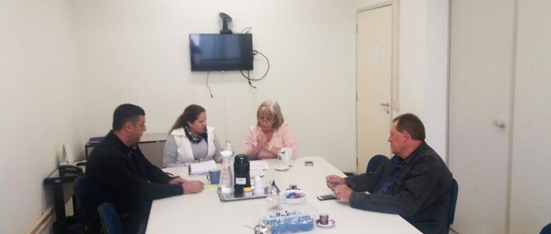 Diretor do Centro Hospitalar, Walter Guinger, também acompanhou a reunião com a diretora do DRS1, Vânia Soares de Azevedo Tardelli