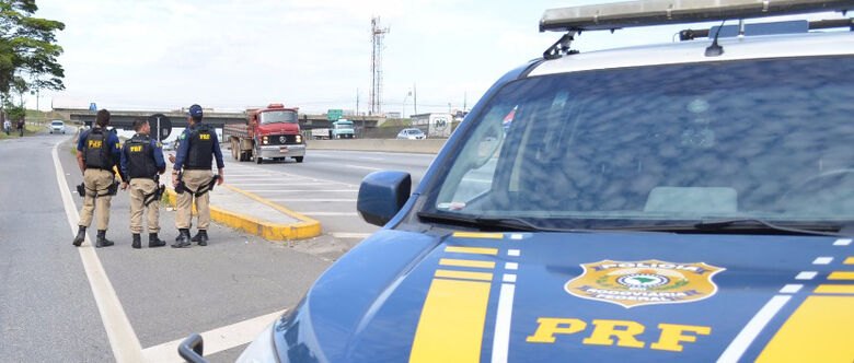 Agentes federais pediram suborno a motorista na Rodovia Presidente Dutra (SP-60), em Santa Isabel