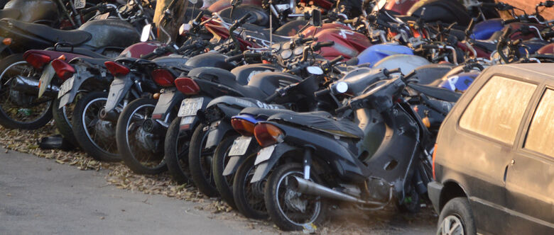 Na última sexta-feira oito homens foram presos quando furtavam 11 motocicletas no pátio