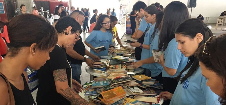 Vida Literária teve início em outubro do ano passado e realiza a distribuição de livros e palestra sobre a importância da leitura