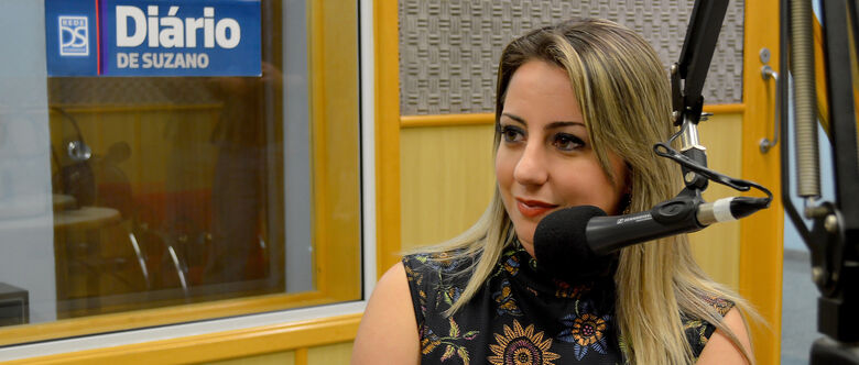 Larissa concedeu entrevista na SP-Rio 101.5 FM