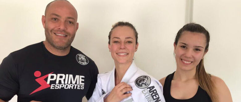 Treinador da lutadora mogiana, Paolla Oliveira e Ana Baby