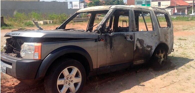Land Rover foi incendiada. Carro foi encontrado em Itaquá e polícia investiga