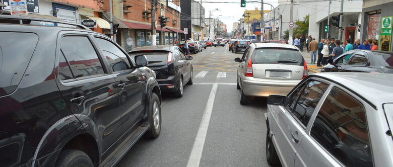 Suzanenses que têm veículos com placas final 8 terão até a próxima terça-feira (31) para fazer o licenciamento