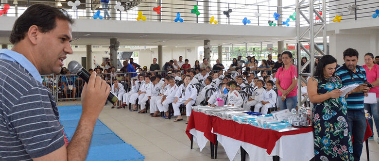 Mais de 50 alunos foram graduados em cerimônia