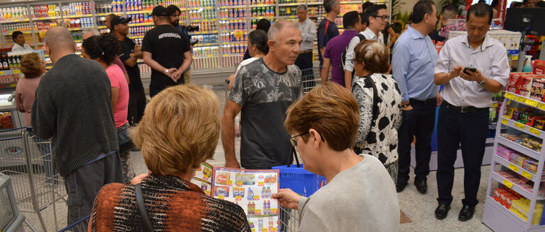 Shibata abriu suas portas ontem para os consumidores de Suzano