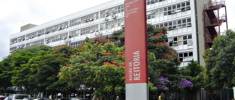Iniciativa de graduados pela Escola Politécnica oferece bolsas de estudo para adolescentes que desejam ingressar na universidade