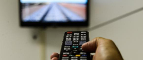 Maiores percentuais foram encontrados para televisão de tela fina nas regiões Sudeste (73,8%), Sul (71,1%) e Centro-Oeste (69,1%). No Nordeste, os percentuais ficaram equiparados: 54,2% dos domicílios tinham TV de tela fina e 54,3%, televisores de tubo