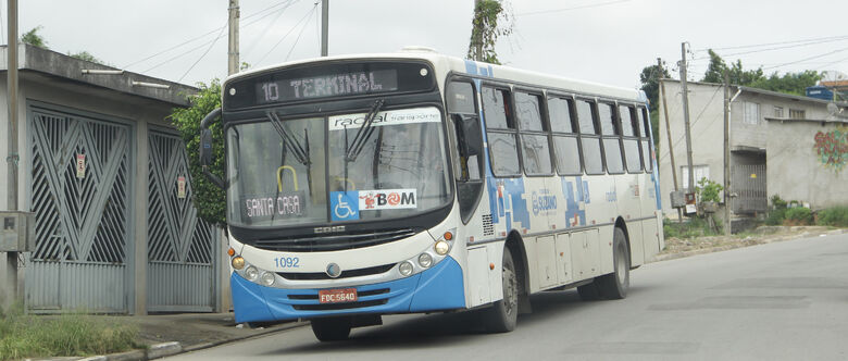 Informativos do novo itinerário da Linha 10TR foram afixados nos ônibus que atendem à região