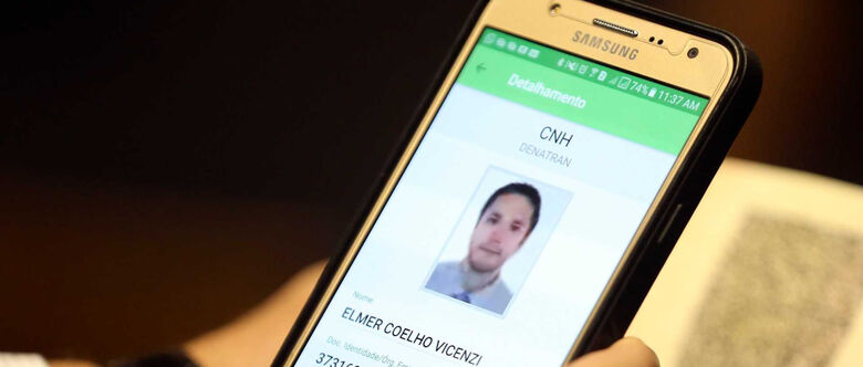 Atualmente, para receber a CNH — seja em caso de renovação ou segunda via, por exemplo — o cidadão deve ir a uma unidade ou pagar o custo dos Correios, que é de R$ 11,00