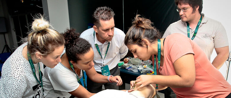 Participaram da atividade 29 médicos plantonistas dos hospitais idealizadores e da Samed Saúde, completando todas as vagas disponibilizadas para acompanhar os conhecimentos transmitidos pela equipe de instrutores formada por André Luiz Marques, Edna Duart