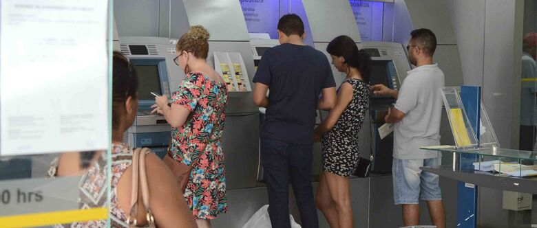 No dia do feriado, a Federação Brasileira dos Bancos (Febraban) lembra que não haverá atendimento nas agências bancárias