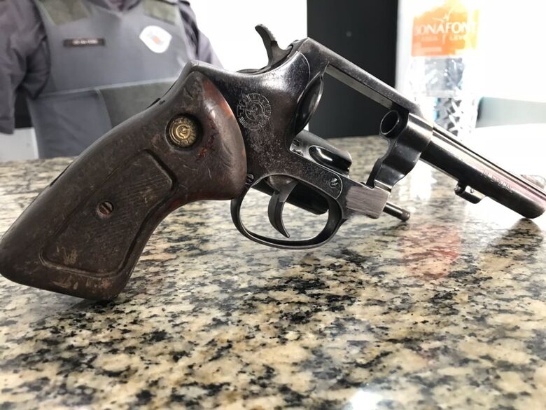 Bandido usava um revólver calibre 38