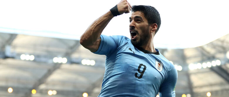 Com este gol, Suárez se tornou o primeiro uruguaio a marcar em três Copas do Mundo diferentes