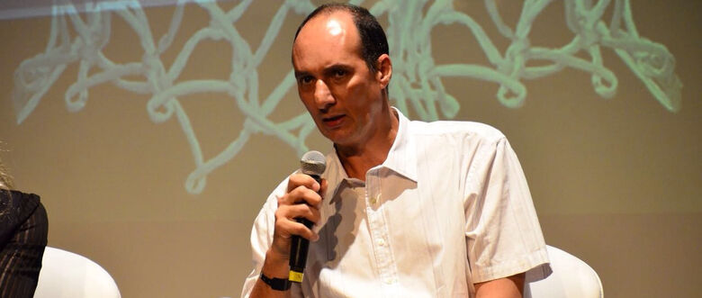 Cadum teve uma passagem vitoriosa de 12 anos pela seleção brasileira, com dois títulos Sul-Americanos (1983 e 1989) e a medalha de ouro nos Jogos Pan-Americanos de 1987, em Indianápolis, nos Estados Unidos, além de ter participado de quatro olímpiadas (19