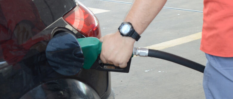 Preço da gasolina nas refinarias é reduzido em 1,75%