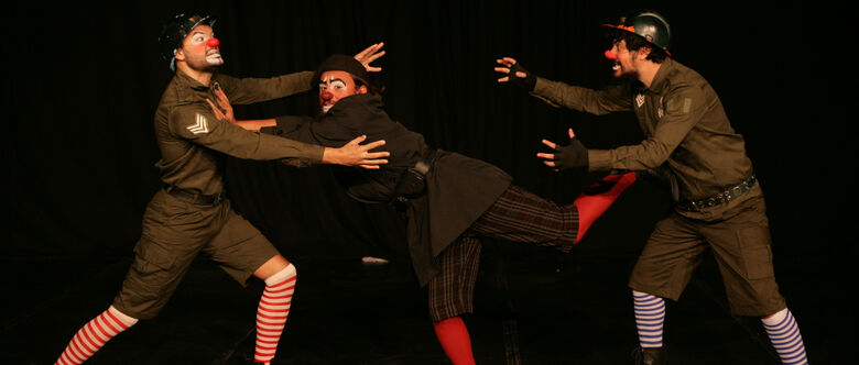 Cia teatral Trupe de Festim, realizada pelos amigos Alberto Vizoso, Thiago Cardoso e Darlan Júnior