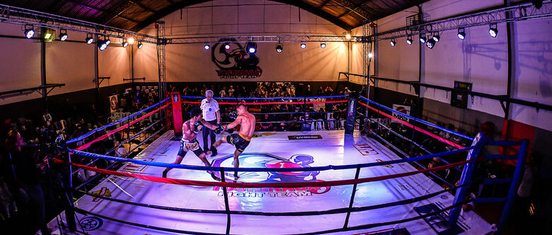 Mais de 600 pessoas estiveram na sede do CT Yoshinaga Figth Team para conferir os confrontos dos mais de 20 atletas profissionais de diferentes Estados (São Paulo, Minas Gerais, Rio Grande do Sul e Bahia), além de autoridades e referências no segmento