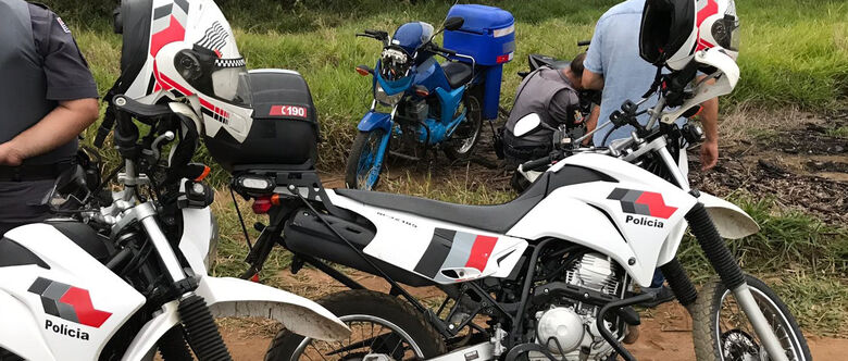 Duas motos roubadas foram encontradas pela PM