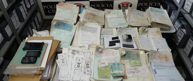 Expressivo número de documentos falsos foram encontrados na casa de golpista