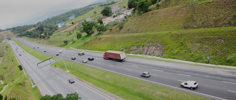 Considerando somente o movimento esperado para a praça de pedágio de Itaquaquecetuba, na rodovia Ayrton Senna, a expectativa é de que 202 mil veículos deixem a capital com destino ao interior e às praias do litoral norte