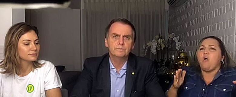 Presidente eleito do país Jair Bolsonaro (PSL) usou sua conta oficial no Facebook, que tem mais de 8 milhões de seguidores, para transmitir seu primeiro discurso após a vitória
