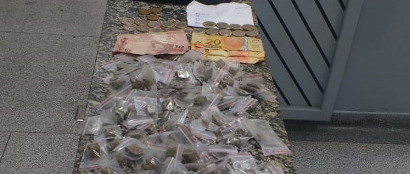 Drogas, dinheiro e contabilidade do tráfico foram apreendidas