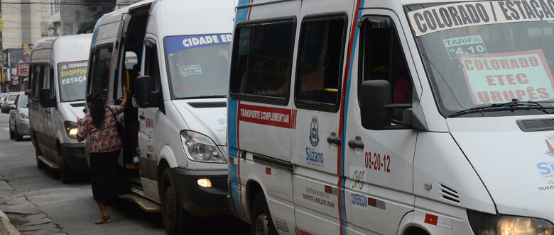 Cooperativa de vans atua com transporte complementar em Suzano