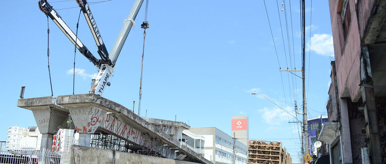 Retirada da antiga passarela será finalizada na próxima semana