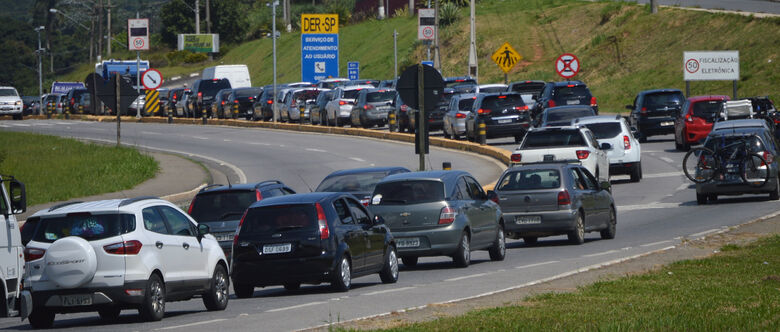 Movimento atípico foi registrado nesta quinta-feira (27) na Mogi-Bertioga, com trânsito