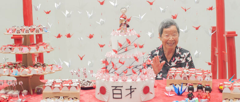 Masayo Kawana em sua festa de aniversário de 100 anos