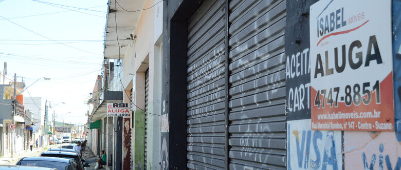 Via está à mercê da sorte. Lojistas fecharam as portas