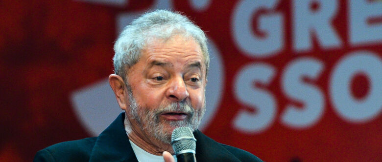 Pela decisão de Toffoli, Lula poderia se encontrar exclusivamente com parentes em uma unidade militar e foi proibido de usar celulares ou dar declarações públicas e entrevistas à imprensa