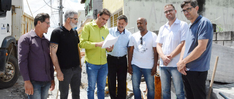 Prefeito de Poá, Gian Lopes (PR), assinou na manhã desta segunda-feira (18) a ordem de serviço para a segunda fase das obras de revitalização do bairro Cidade Kemel
