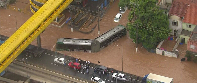 Chega a 11 número de mortos em temporal em São Paulo