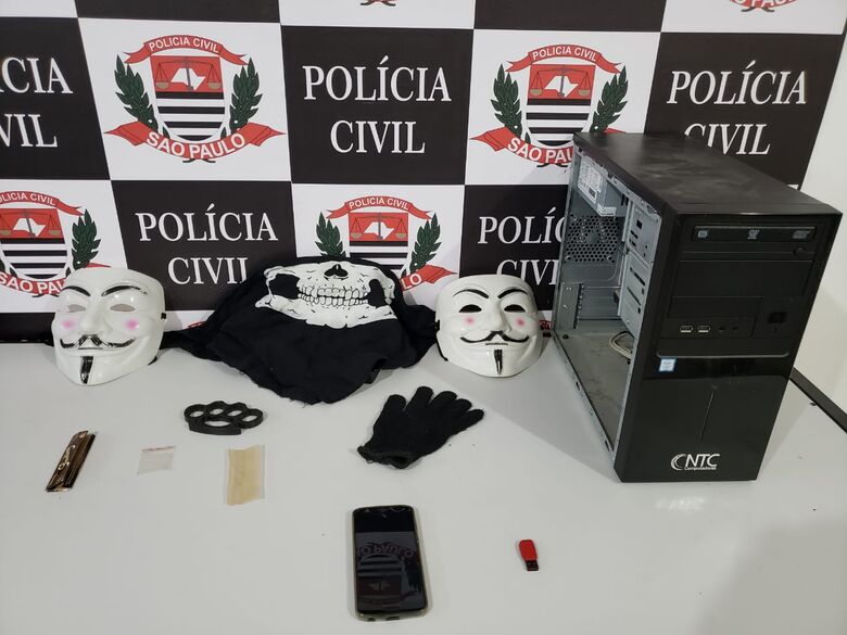 Objetos apreendidos serão analisados pela perícia