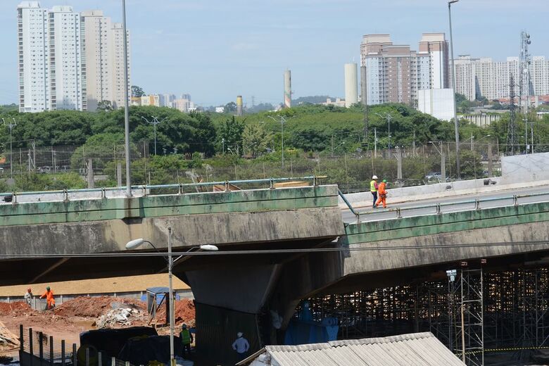 Após 4 meses, viaduto da Marginal Pinheiros é liberado ao tráfego